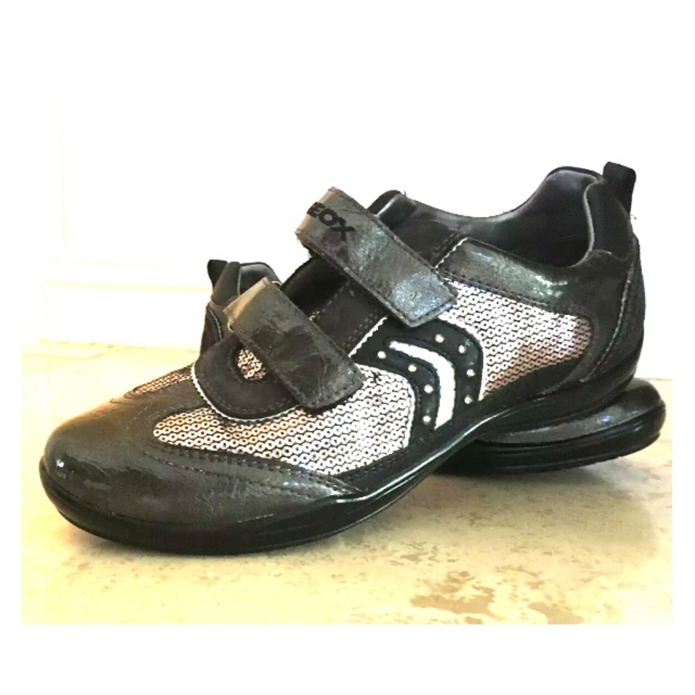 Geox Respira Girls Uniform Shoes Platinum 3.5